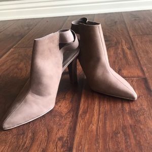 Tahari brown suede booties
